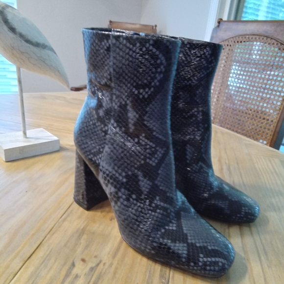 Sam Edelman Codie Size 6 Blue Snakeskin Print Faux Leather Ankle Boots 3… - Picture 1 of 16